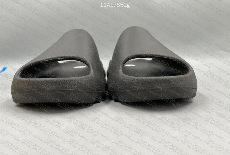 YEEZY SLIDE