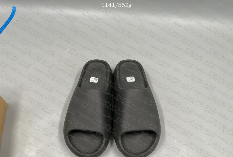 YEEZY SLIDE 3