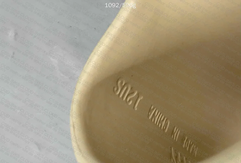 Yeezy Slide 7