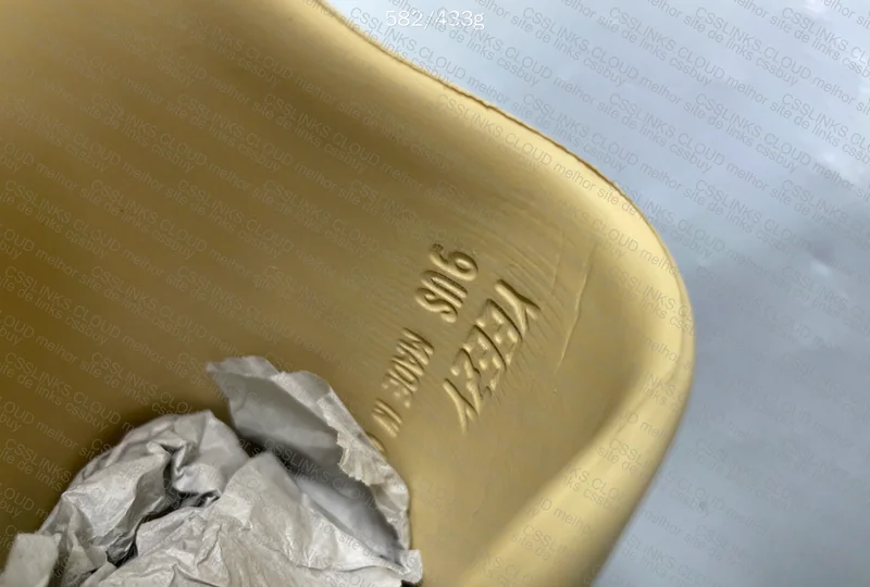 Yeezy Slide 6