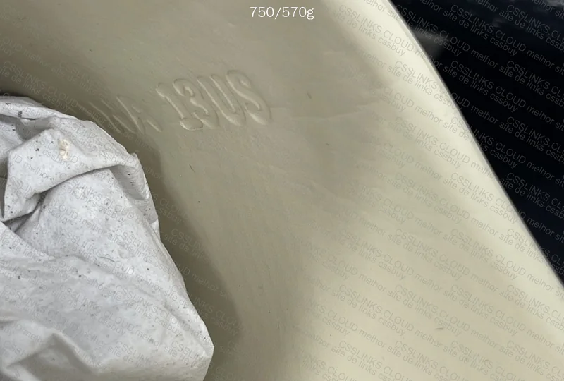 Yeezy Slide 7