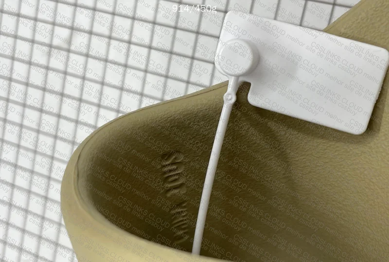 Yeezy Slide 7