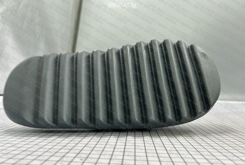 Yeezy slide 4