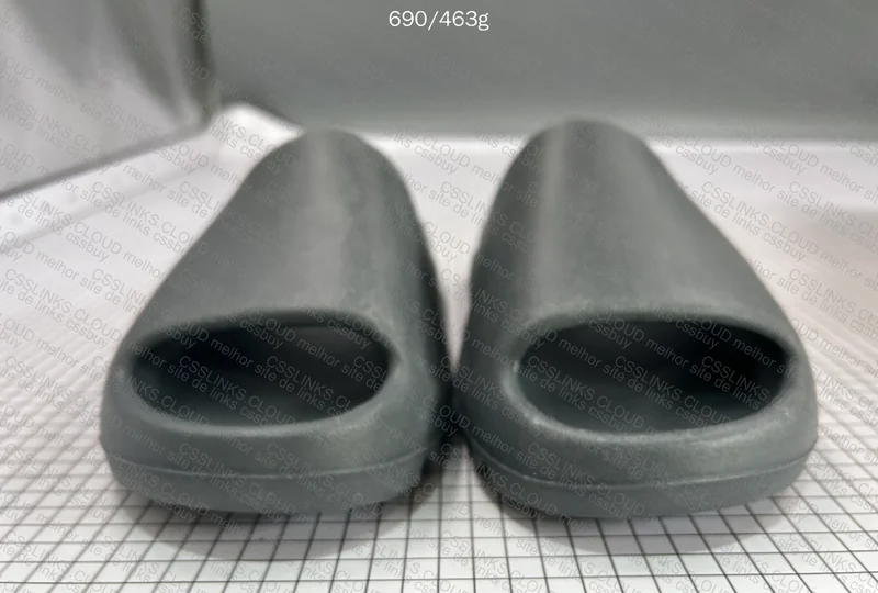 Yeezy slide 6