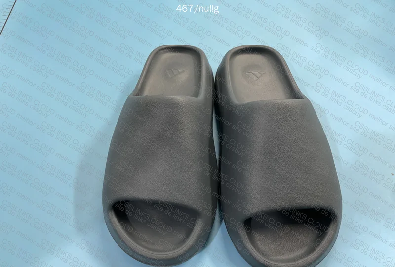 Yeezy slide 3
