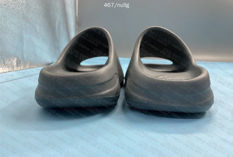 Yeezy slide 4
