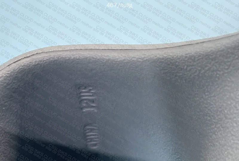 Yeezy slide 7