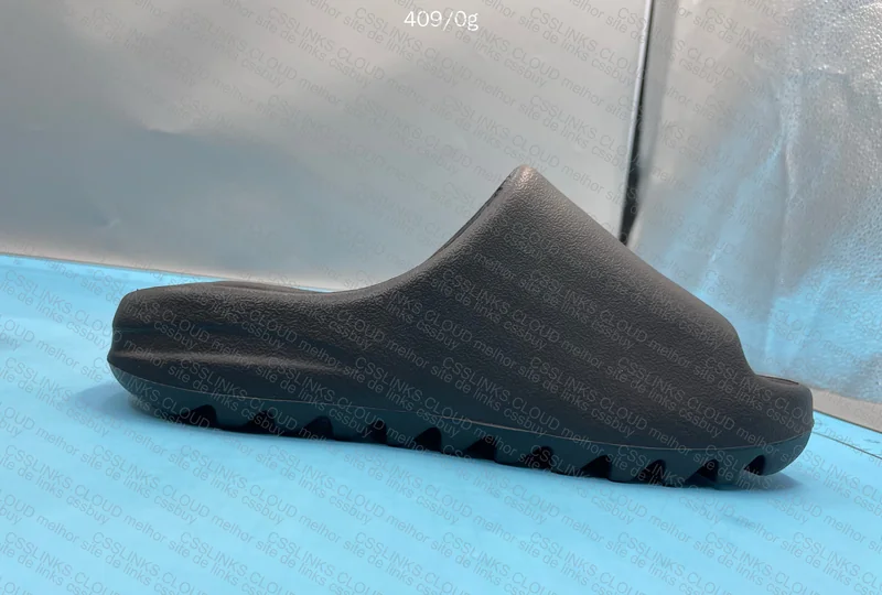 Yeezy slide 4