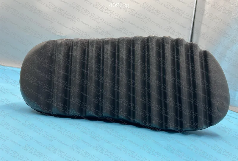 Yeezy slide 6