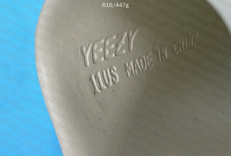 Yeezy Slide 10