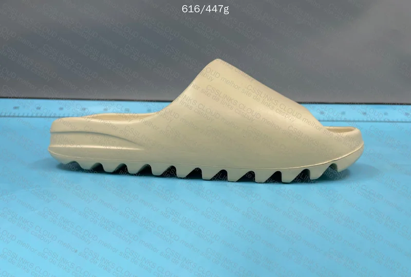Yeezy Slide 4