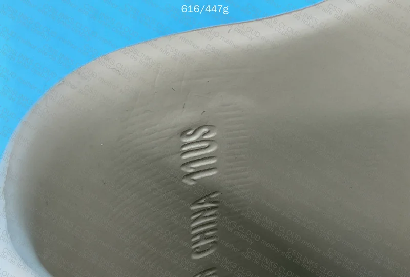 Yeezy Slide 7