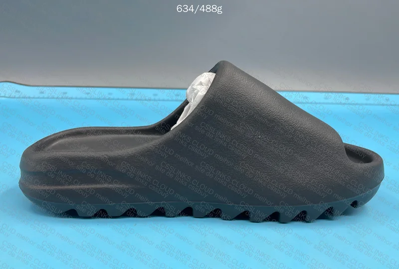 Yeezy Slide 6