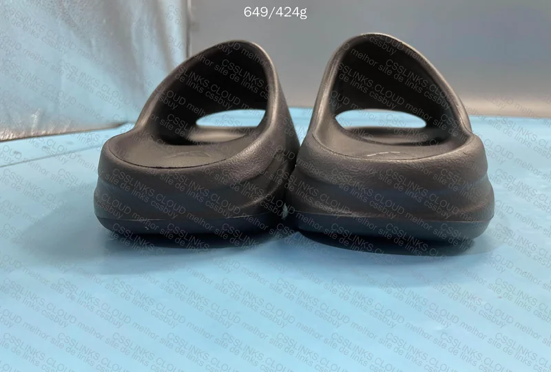 Yeezy Slide 4