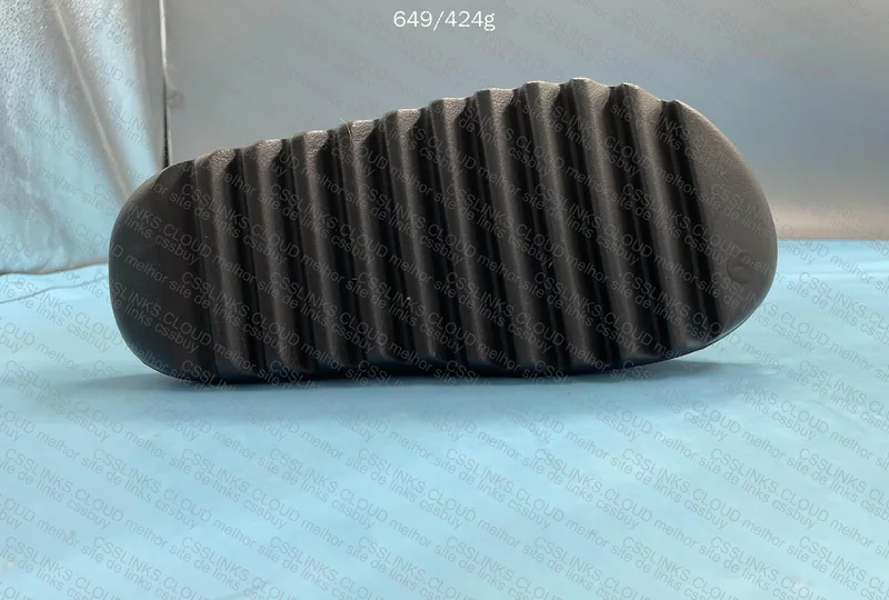 Yeezy Slide 6