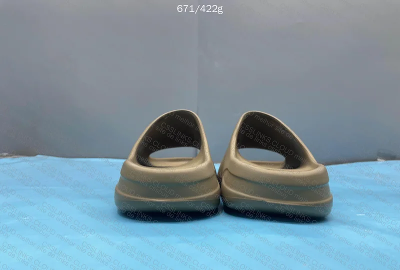 Yeezy Slide 4