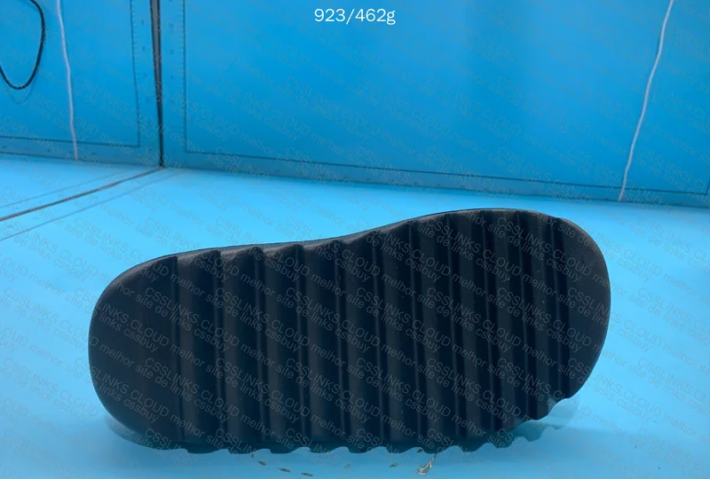 yeezy slide 10