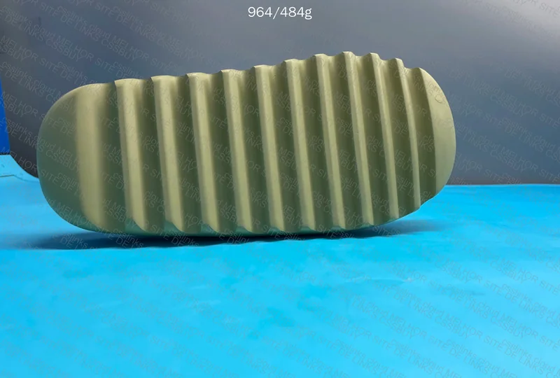 YEEZY SLIDE 3