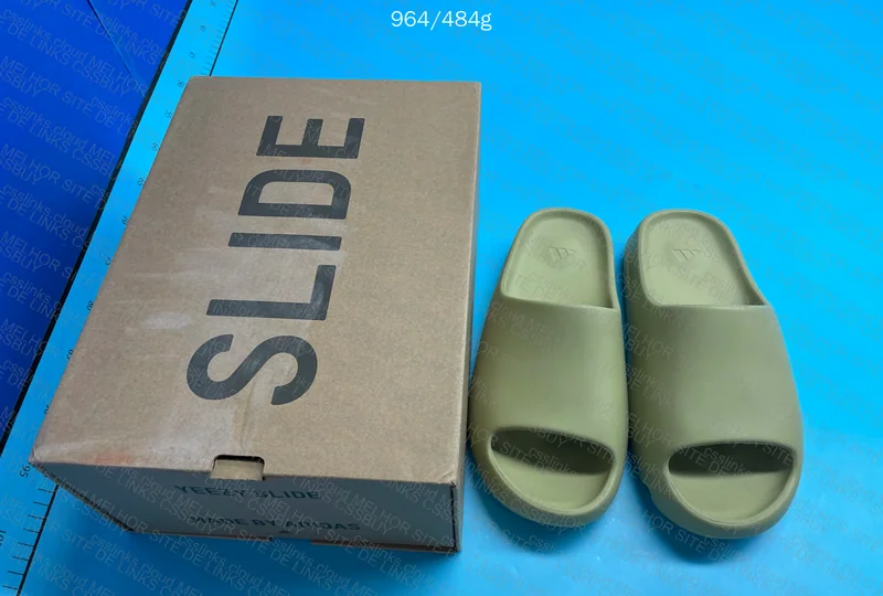 YEEZY SLIDE 4