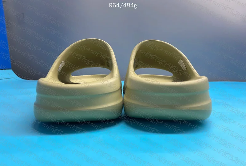 YEEZY SLIDE 5