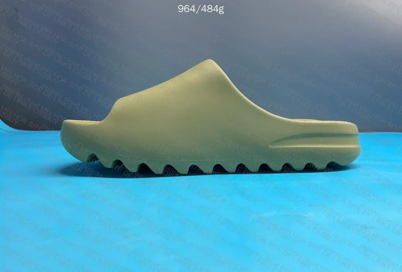 YEEZY SLIDE 6