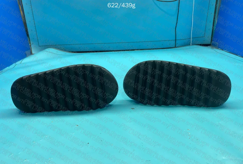 Yeezy Slide 4