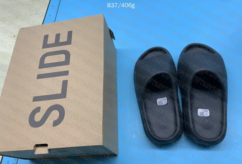 YEEZY SLIDE 10