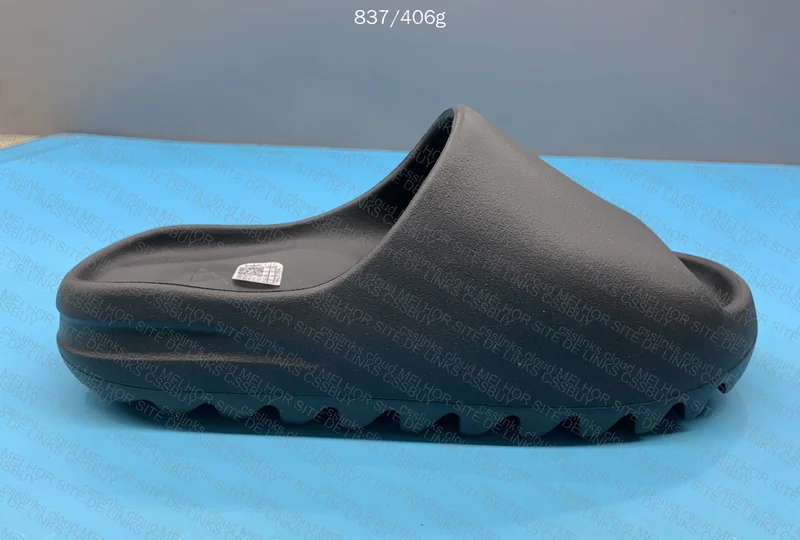 YEEZY SLIDE 4