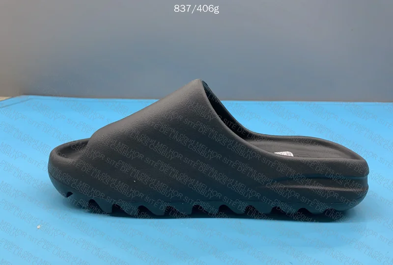 YEEZY SLIDE 5