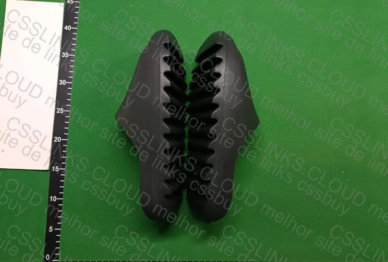 Yeezy Slide 4