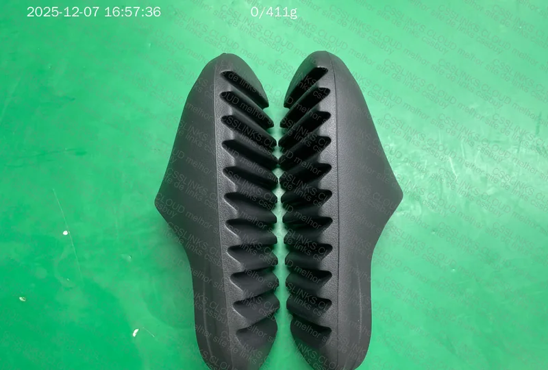 Yeezy Slide