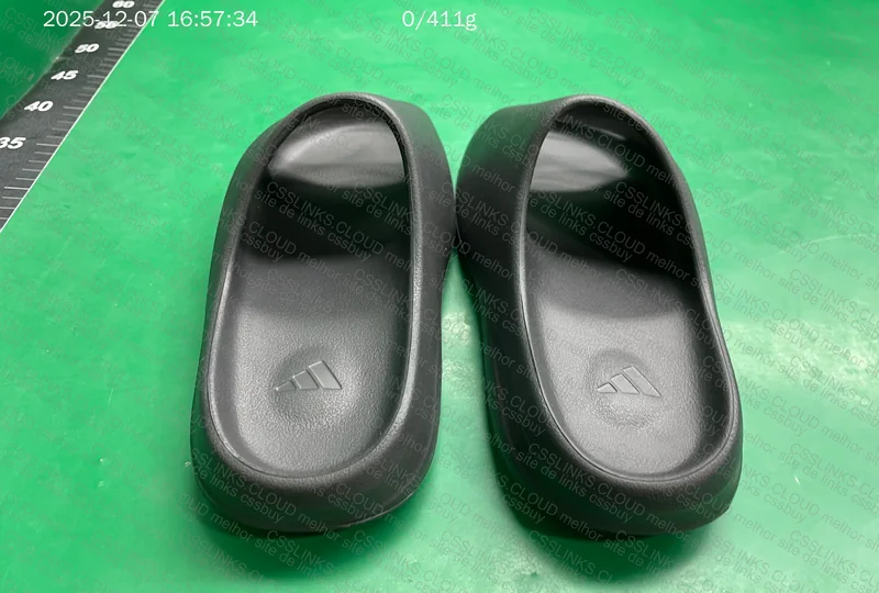 Yeezy Slide 3