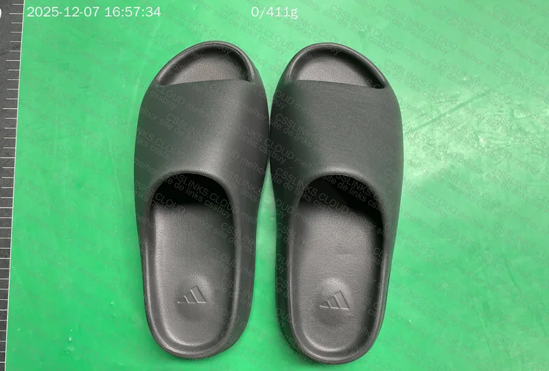 Yeezy Slide 4