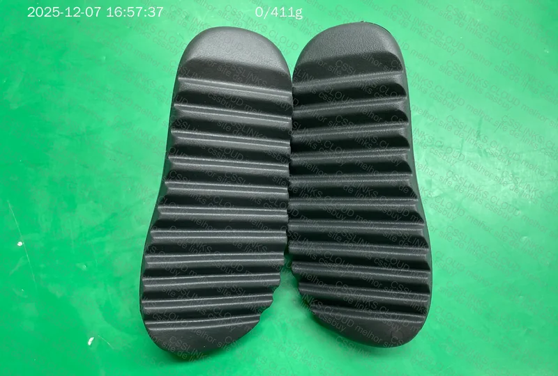 Yeezy Slide 6