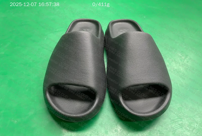 Yeezy Slide 7
