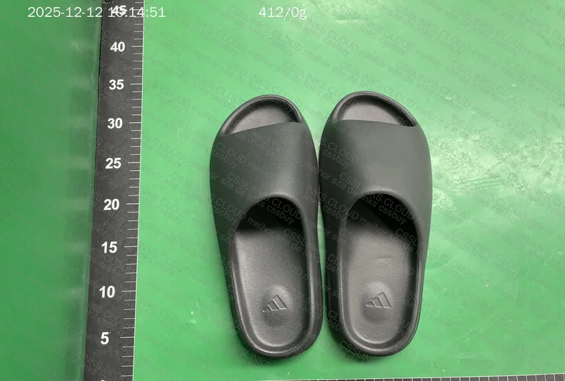Yeezy slide 3