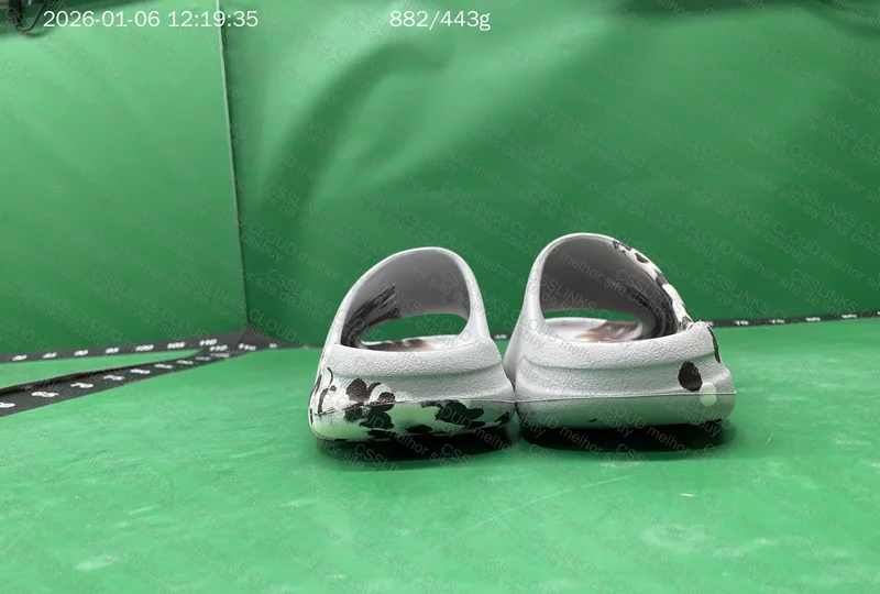 Yeezy Slide 3