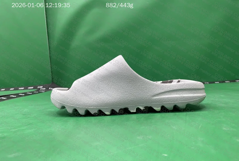 Yeezy Slide 4