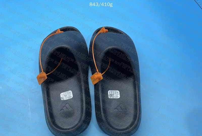 Yeezy Slide - AJUDA 2