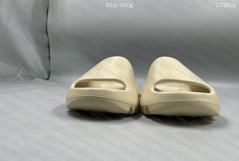 Random Yeezy Slide LW B Grade