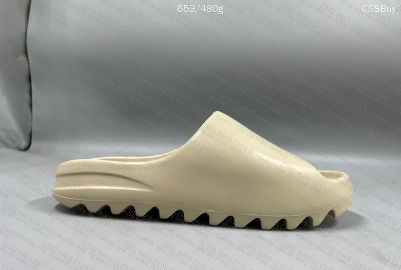 Random Yeezy Slide LW B Grade 2