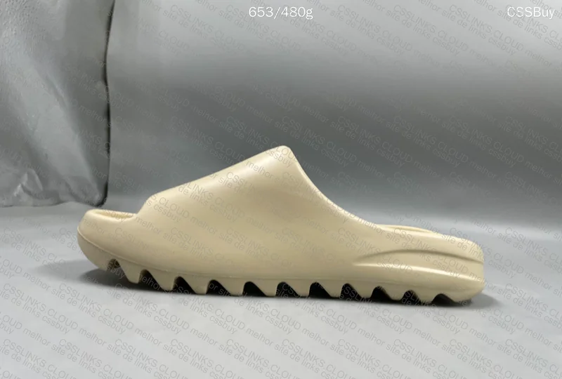 Random Yeezy Slide LW B Grade 7