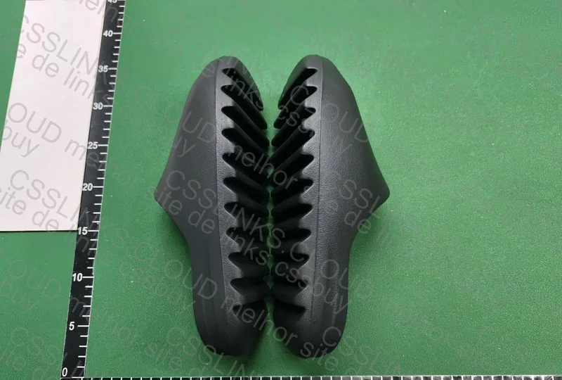 Yeezy slide black 2