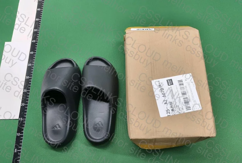 Yeezy slide black 3