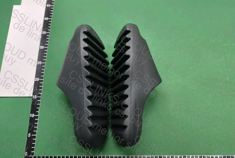 Yeezy slide black 4