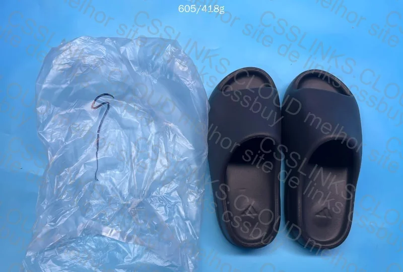 Yeezy Slide Black Basic 4