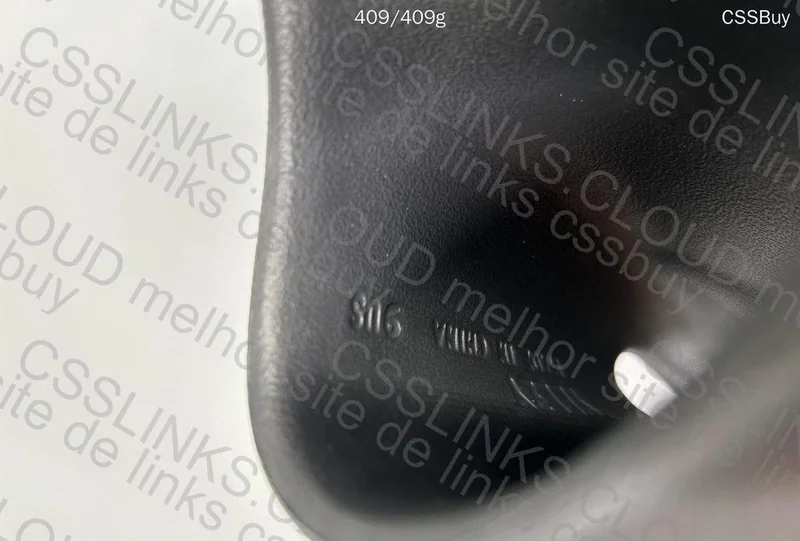 YEEZY SLIDE BLACK ONYX 9