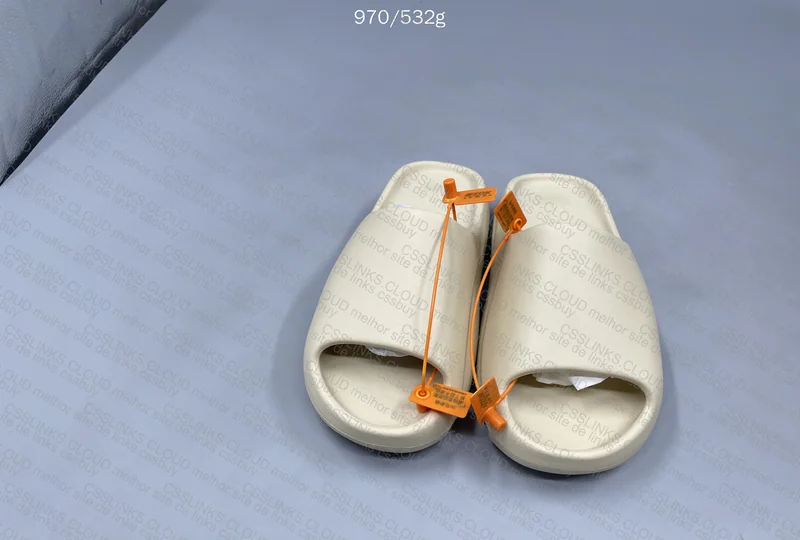 Yeezy Slide Bone
