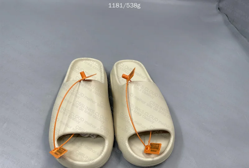Yeezy Slide Bone