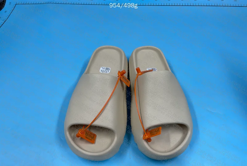 Yeezy Slide Bone